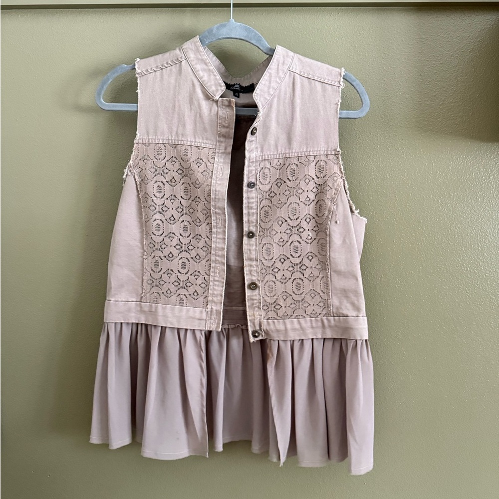 BKE Cream Lace Sleeveless Blouse